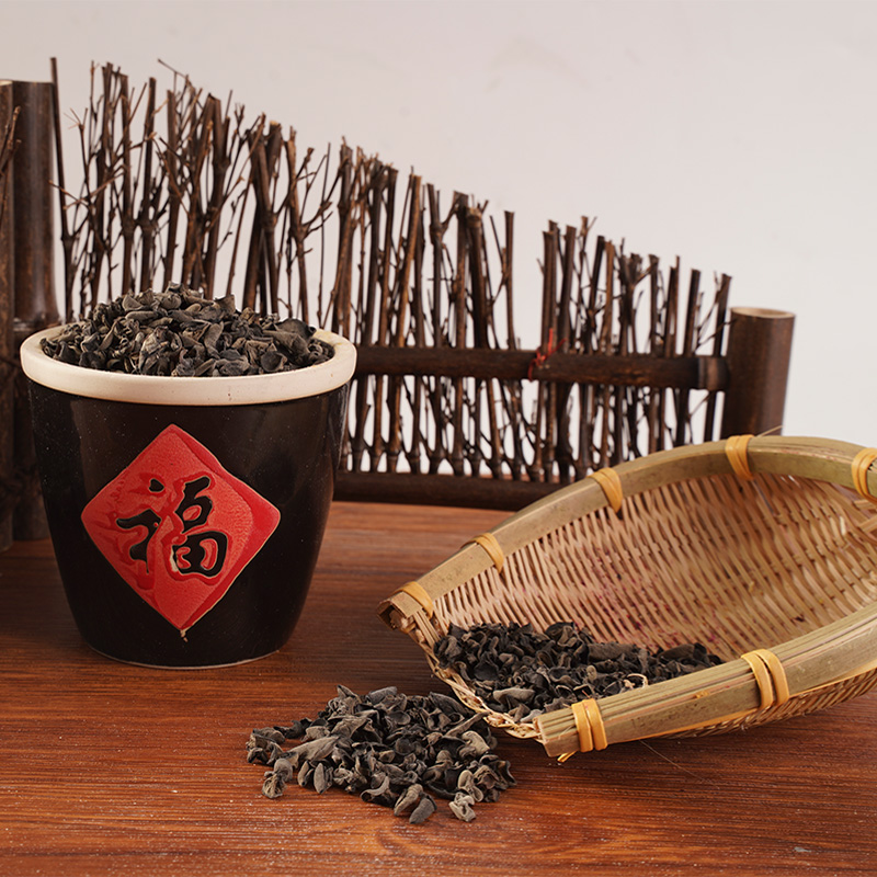 Kiszáradt fekete gomba