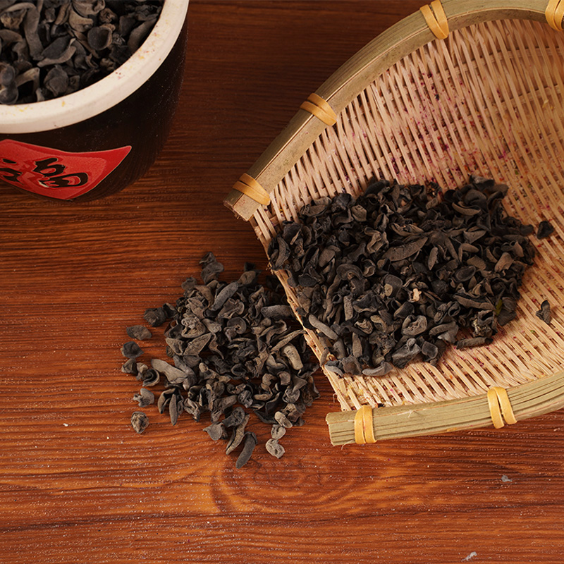 Kiszáradt fekete gomba Kiszáradt fekete gomba